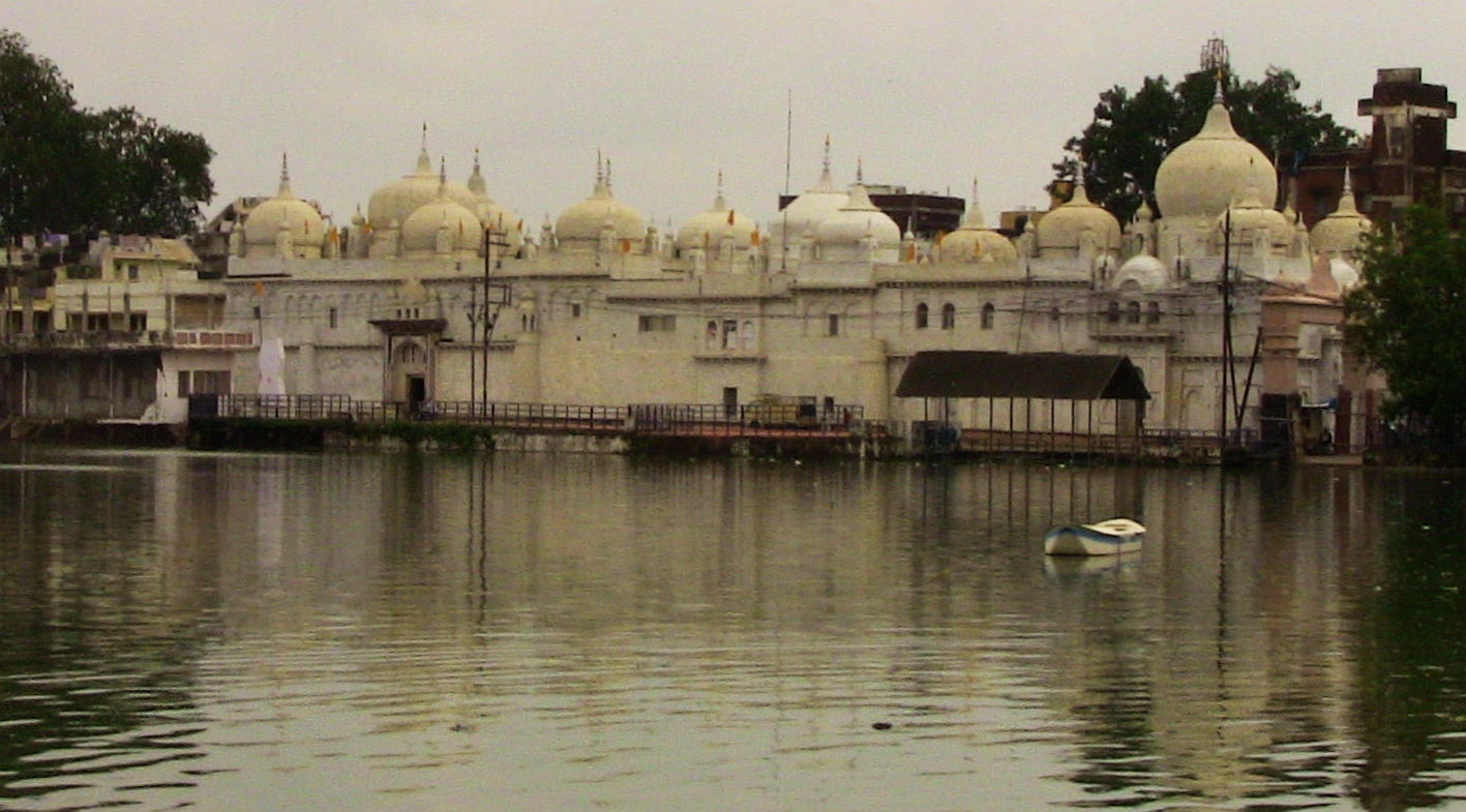 Shri Pisanhari Ki Madiya